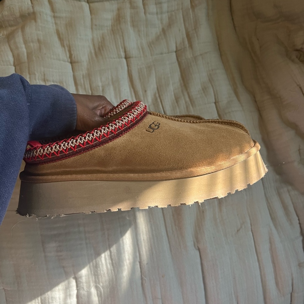 SOLD - Ugg Tazz slippers size 9